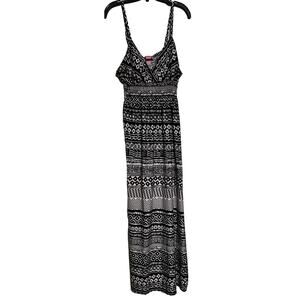 NWOT She's Cool Women's Large Black & White Adjustable Strap V-Neck Maxi Dress